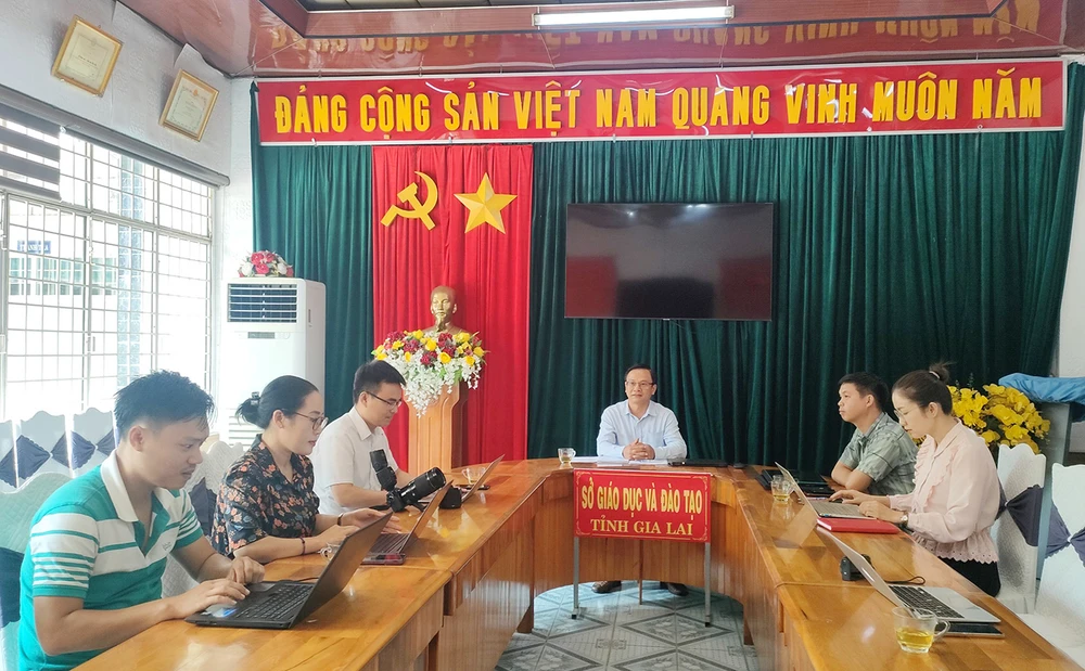 Đề thi Văn vào lớp 10 trường THPT chuyên Hùng Vương Gia Lai