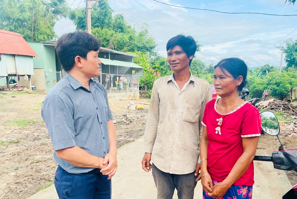 Xa-ayun-thoat-ngheo-nho-mon-qua-tong-bi-thu 1.jpg