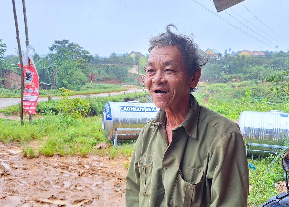 Noi-lo-vung-tam-chan-dong-dat-kon-plong 2.jpg