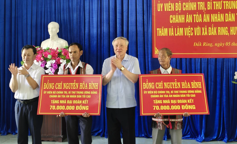 Chanh-an-tand-toi-cao-tang-qua-ba-con-vung-dong-dat-kon-tum 3.jpg