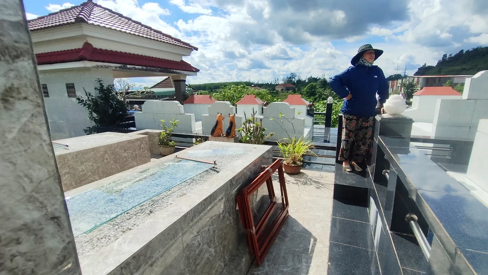 Phan-no-hanh-vi-cay-pha-mo-lay-khung-nhom 4.jpg