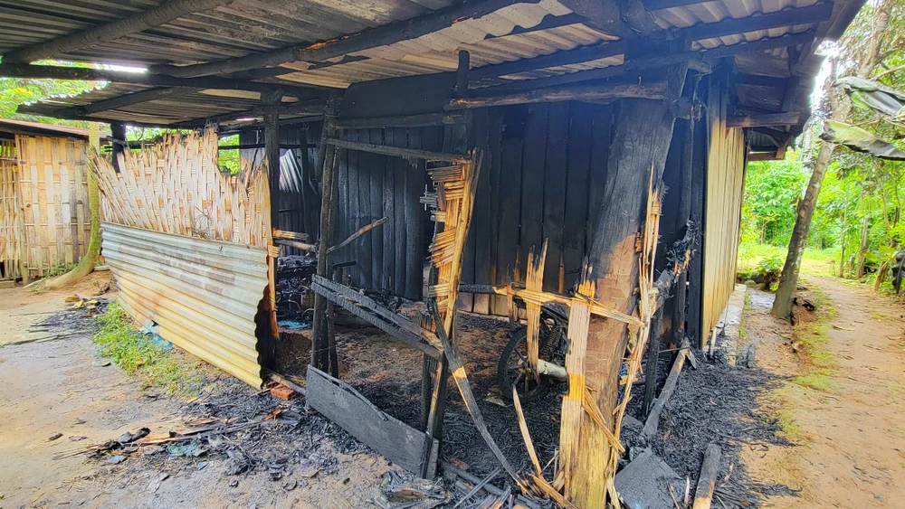 Phong-hoa-dot-nha-em-gai 2.jpg