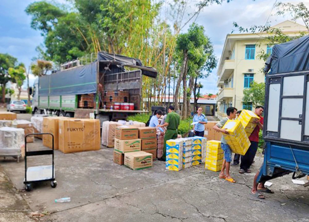 Quản lý thị trường khám phương tiện vụ mất xe tải kết quả phát hiện nhiều hàng không có hóa đơn