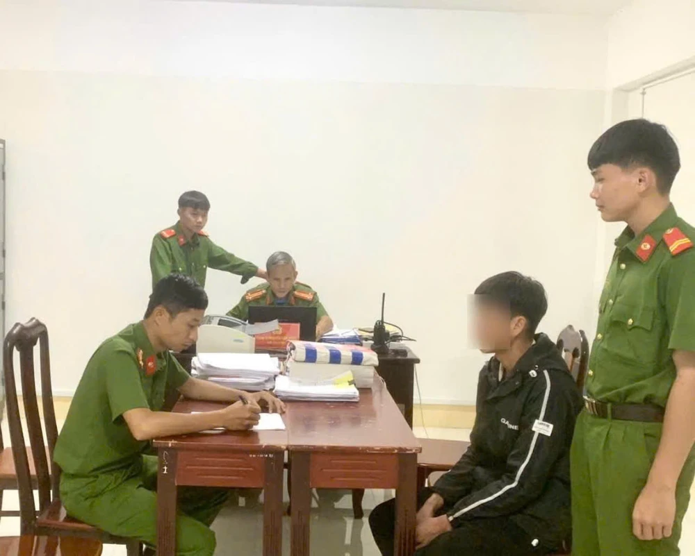 Công an huyện Krông Búk khởi tố bị can đối với phụ huynh lùi xe trong sân trường khiến học sinh tử vong