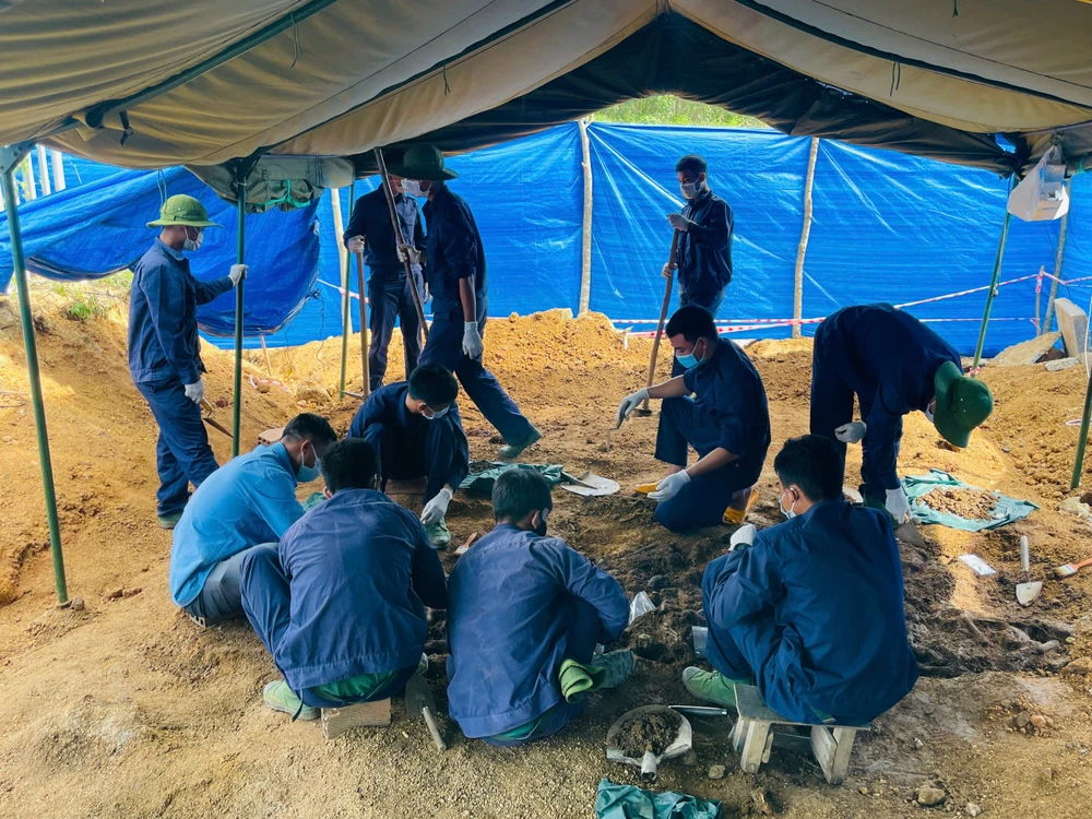 Phát hiện hố chôn nghi hài cốt liệt sĩ