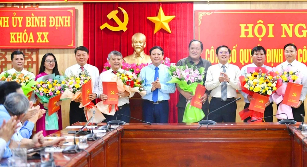 Ban Thường vụ Tỉnh ủy Bình Định bổ nhiệm, luân chiều nhiều cán bộ chủ chốt