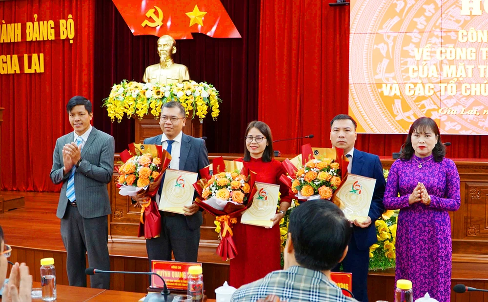 Ủy ban MTTQ Việt Nam tỉnh Gia Lai công bố quyết định cán bộ, tổ chức bộ máy