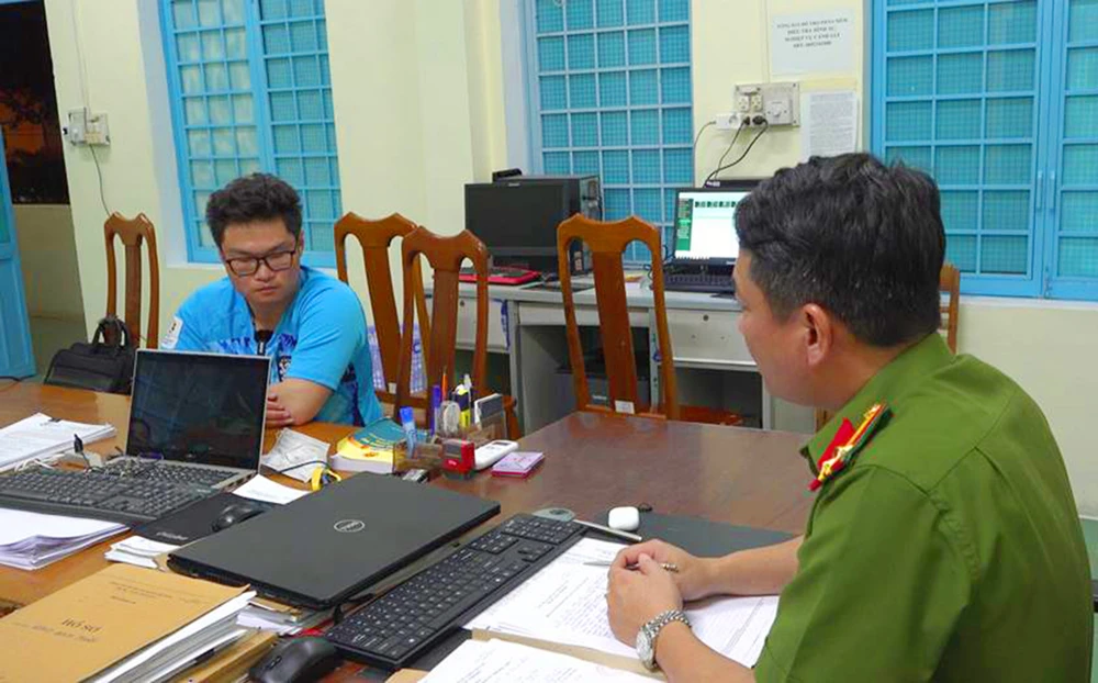 Thanh niên cướp tiệm vàng ở Kon Tum khai đi cướp để lấy tiền chuộc xe, điện thoại