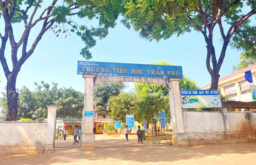 Hiệu trưởng Trường tiểu học ở huyện Đức Cơ buộc thôi việc nữ kế toán trái quy định