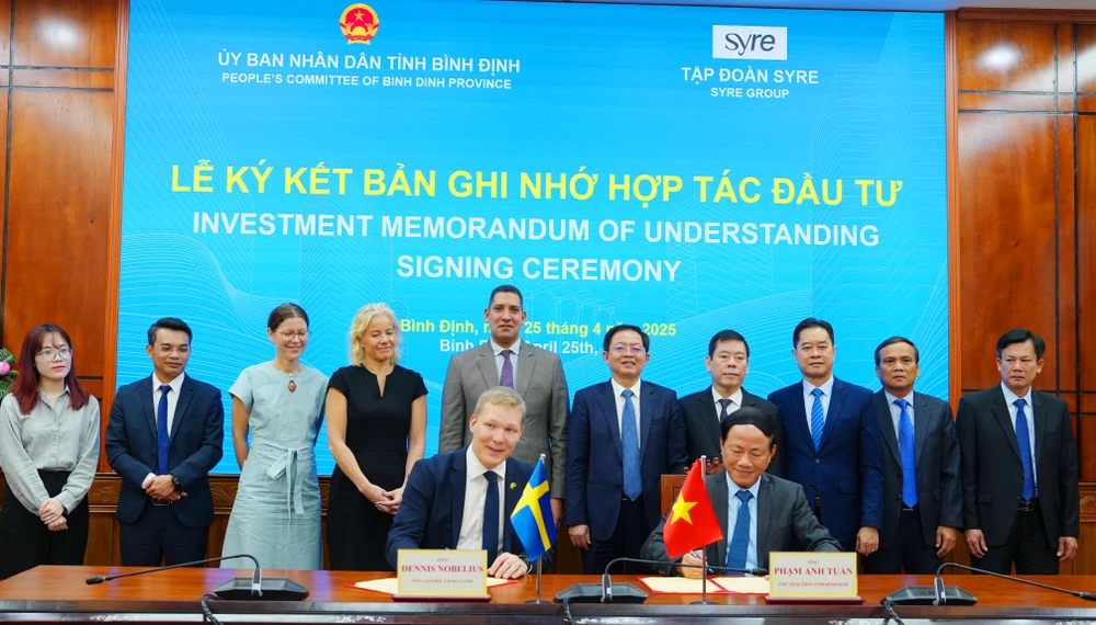 UBND tỉnh Bình Định cùng đại điện Tập đoàn Syre kết bản ghi nhớ hợp tác đầu tư dự án tổ hợp sản xuất tái chế vải polyester