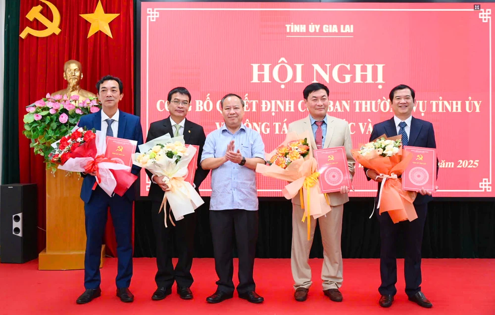 Công bố quyết định hợp nhất Báo Gia Lai và Đài Phát thanh-Truyền hình tỉnh Gia Lai thành Báo Gia Lai