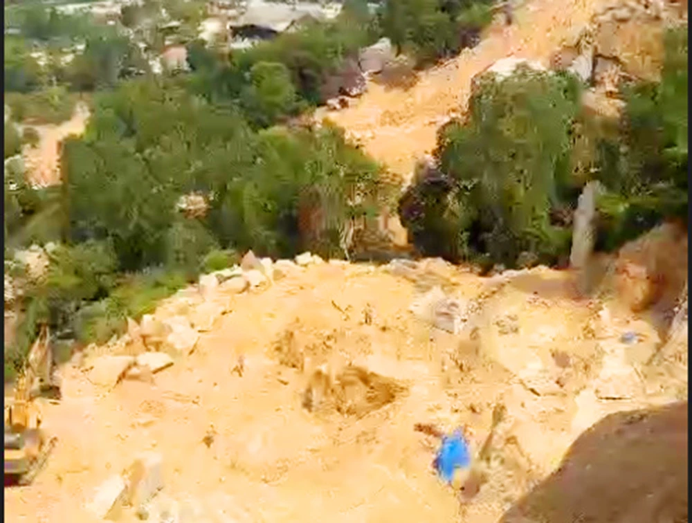 Nhiều nhiều phát hiện lực lượng công an bao vây khu vực núi Hòn Chà đã bỏ trốn vào rừng.