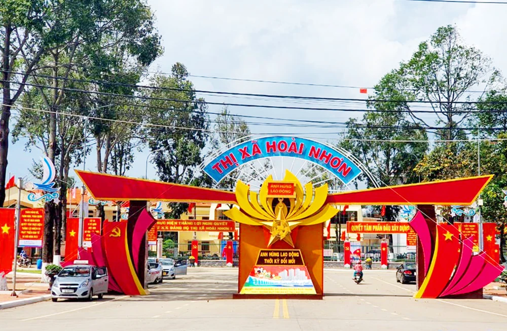 UBND tỉnh Kon Tum giao UBND cấp huyện xây dựng phương án sắp xếp, bố trí, xử lý tài sản khi thực hiện sắp xếp đơn vị hành chính thuộc phạm vi quản lý của mình.