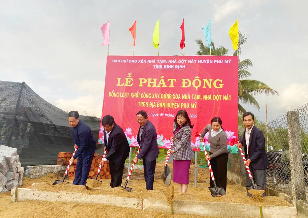 Le-cong-bo-xoa-nha-tam-binh-dinh-2.jpg