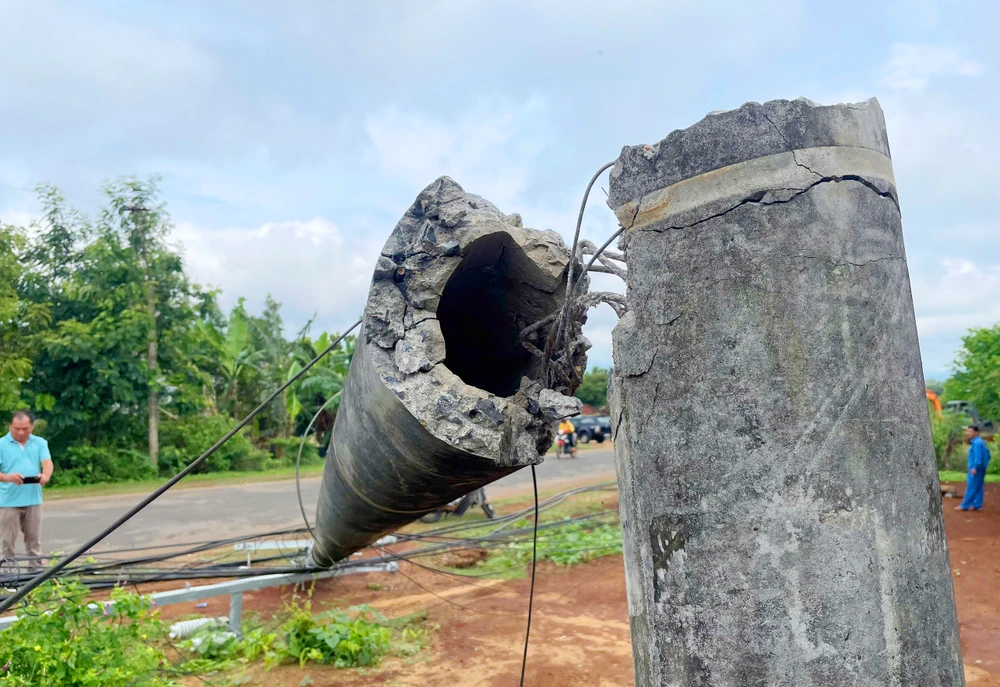 Nguyên nhân hàng loạt trụ điện gãy đôi ở Gia Lai