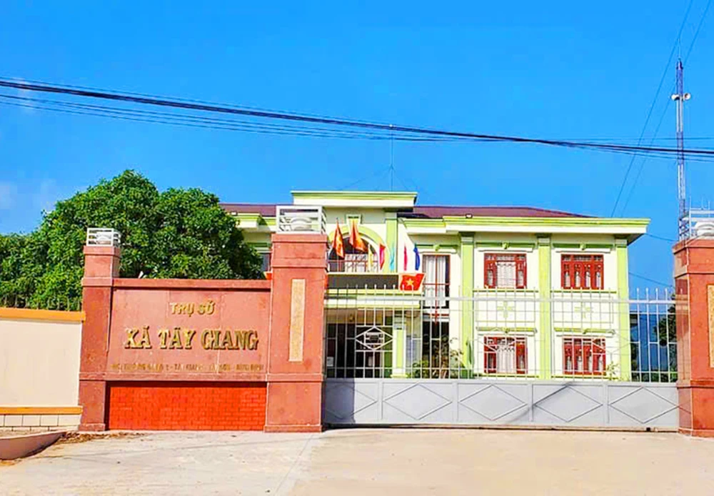 UBND huyện Tây Sơn (Bình Định) quyết định đình chỉ công tác một lãnh đạo xã do 'phớt lờ' chỉ đạo kiểm tra khai thác khoáng sản trái phép trên địa bàn.