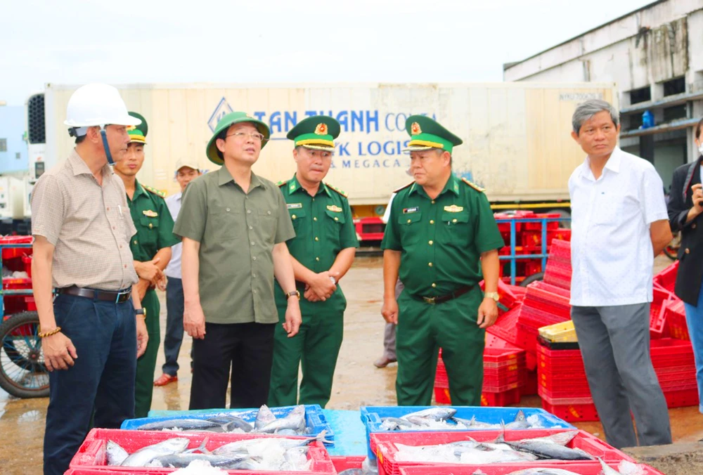 Bộ Chỉ huy BĐBP Bình Định đã xử phạt vi phạm hành chính đối với 10 thuyền trưởng tàu cá vi phạm các quy định trong lĩnh vực thủy sản, tổng tiền phạt 642 triệu đồng.