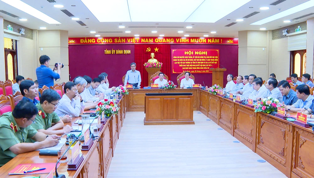 Đoàn công tác của Bộ Chính trị đề nghị hai tỉnh Bình Định và Gia Lai quan tâm chính sách hỗ trợ cán bộ công tác ở trung tâm mới và phát huy tiềm năng, thế mạnh của địa phương sau sáp nhập.