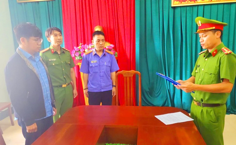 Công an tỉnh Gia Lai quyế định khởi tố bị can ba cán bộ công chức