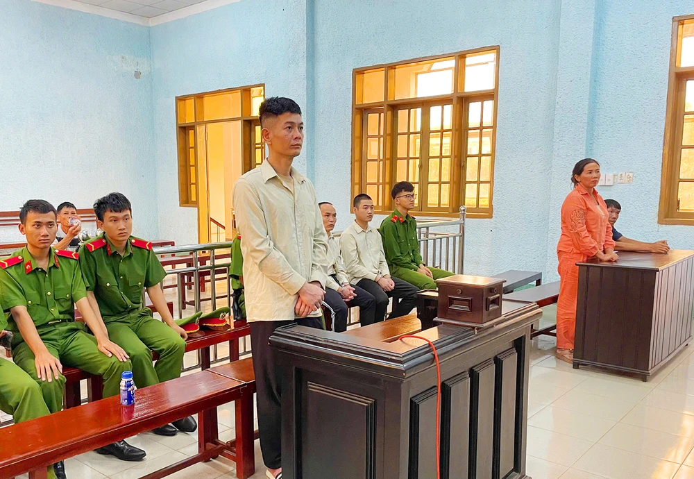 TAND tỉnh Gia Lai đã tuyên hủy bản án sơ thẩm và trả hồ sơ vụ án xâm phạm chỗ ở người khác cho Viện KSND huyện Chư Păh điều tra lại.