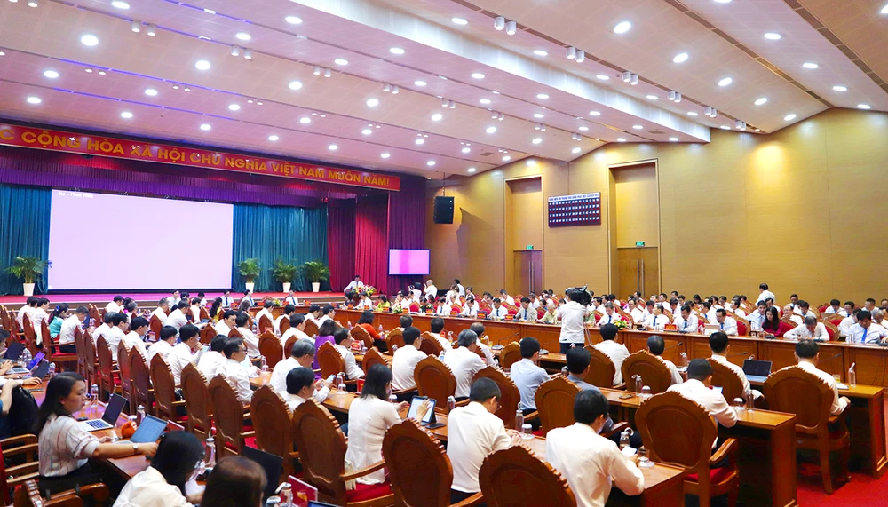 Bí thư Tỉnh ủy Gia Lai Hồ Quốc Dũng yêu cầu phải cải thiện mạnh mẽ môi trường đầu tư, đoàn kết đồng long xây dựng quê hương Gia Lai thịnh vượng.