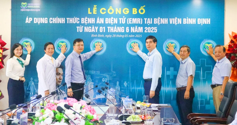 Tỉnh Bình Định cũ đã hoàn thành ba nhiệm vụ trọng tâm chuyển đổi số ngành y tế gồm: lắp đặt KIOS thông minh, bệnh án điện tử và kết nối dữ liệu y tế quốc gia.