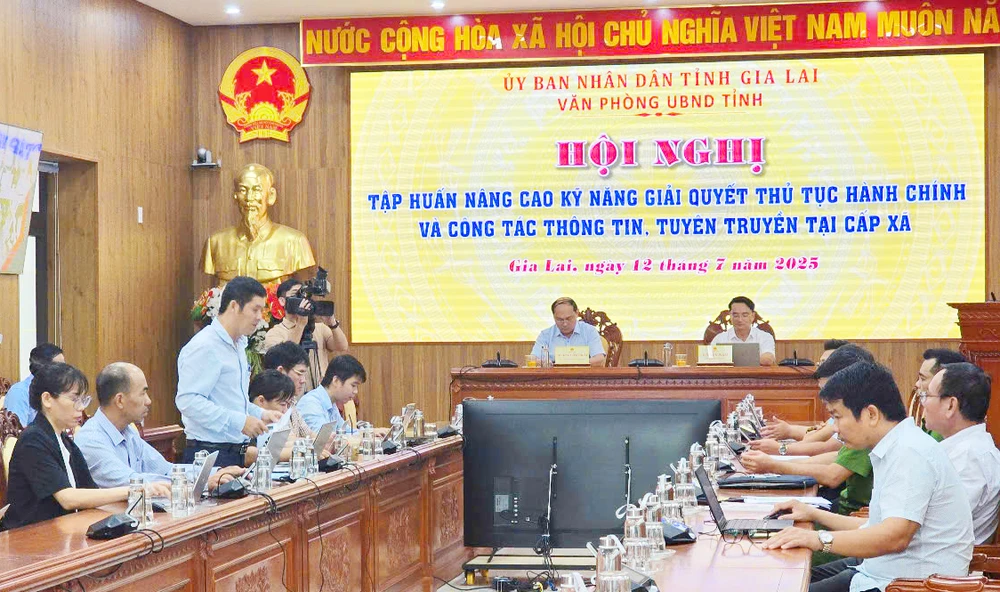 Văn phòng UBND tỉnh Gia Lai tổ chức tập huấn trực tuyến cho 135 xã, phường trên địa bàn tỉnh về hai nhóm dịch vụ công liên thông theo mô hình chính quyền 2 cấp.