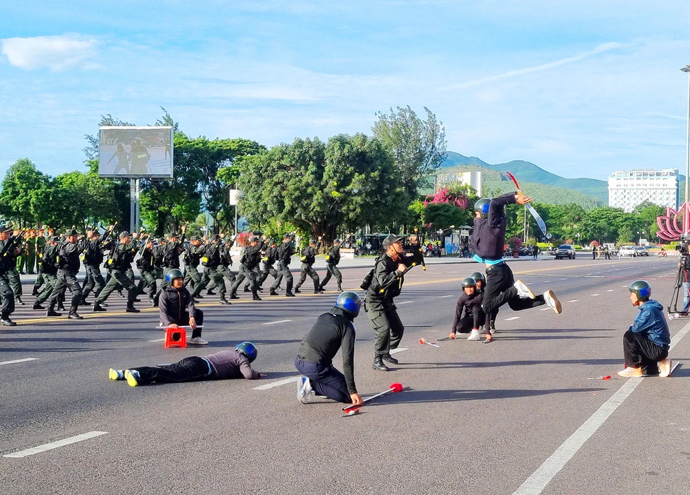 Cong-an -tinh-Gia-lai-ra-quan-tran-ap-toi-pham-1.jpg