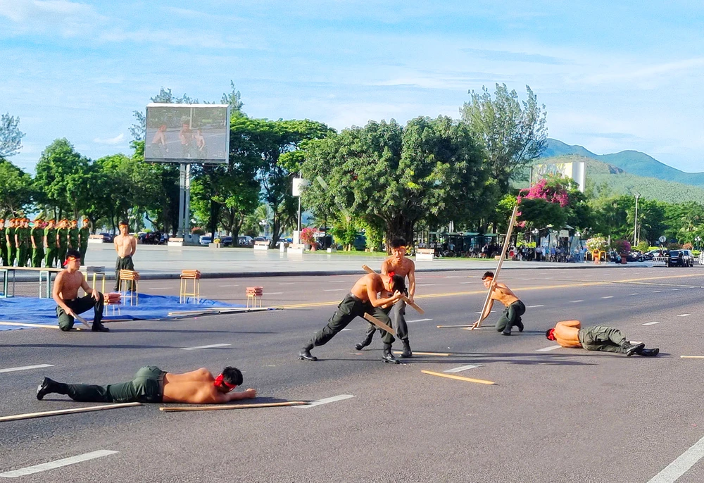 Cong-an -tinh-Gia-lai-ra-quan-tran-ap-toi-pham-5.jpg