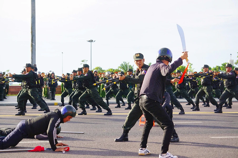 Cong-an -tinh-Gia-lai-ra-quan-tran-ap-toi-pham-7.jpg