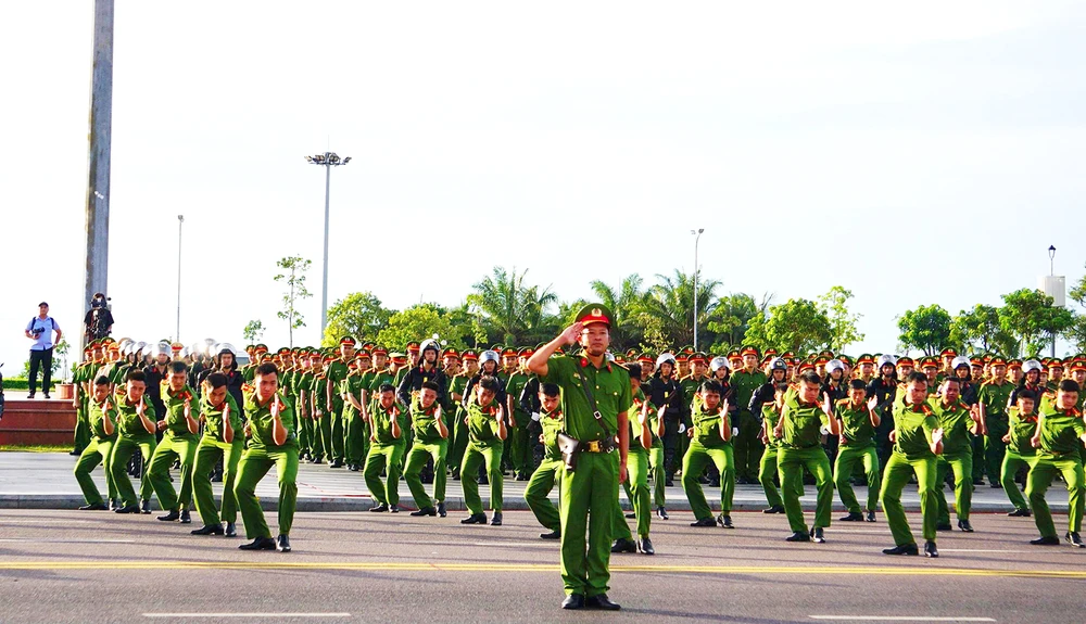 Cong-an -tinh-Gia-lai-ra-quan-tran-ap-toi-pham-8.jpg