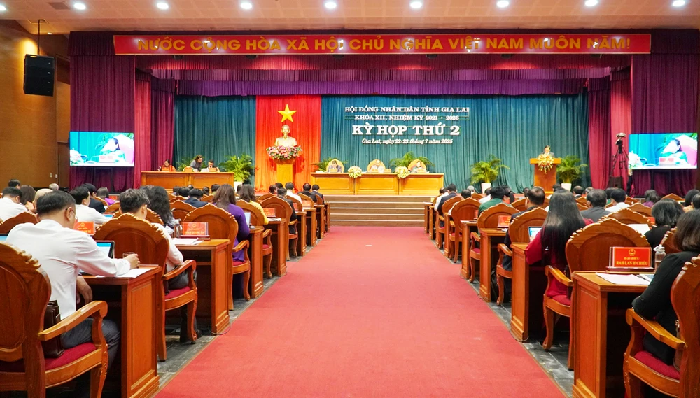 HĐND tỉnh Gia Lai quyết nghị hợp nhất kế hoạch đầu tư công trung hạn tỉnh Bình Định và tỉnh Gia Lai vào tỉnh Gia Lai mới gần 70.000 tỉ đồng và đưa hàng ngàn dự án cho xã, phường làm chủ đầu tư.