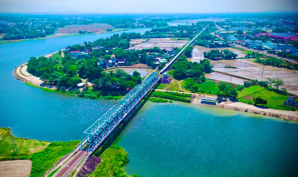 Dự án đường sắt tốc độ cao trên trục Bắc – Nam qua địa bàn tỉnh Gia Lai chưa thể bàn giao cọc giải phóng mặt bằng tại hiện trường, gây khó khăn cho công tác bồi thường giải phóng mặt bằng.