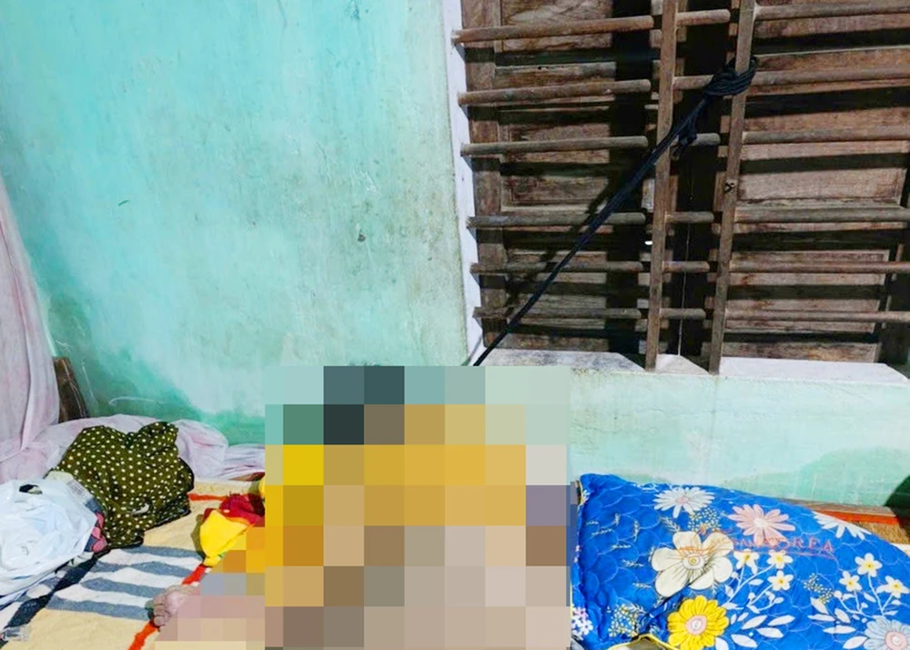 Một phụ nữ tử vong trong phòng ngủ với dây treo ở cổ