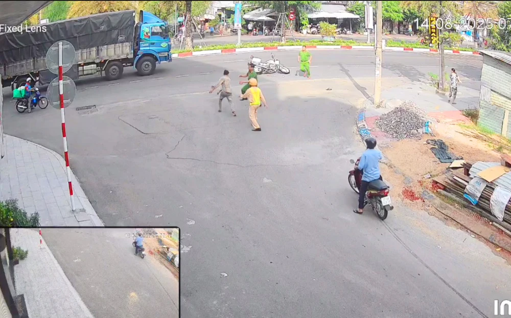 Sau khi gây tai nạn giao thông, nam thanh niên ở Gia Lai đưa xe đi giấu và đạp ngã mô tô đặc chủng khi CSGT yêu cầu quay lại hiện trường để giải quyết vụ việc.