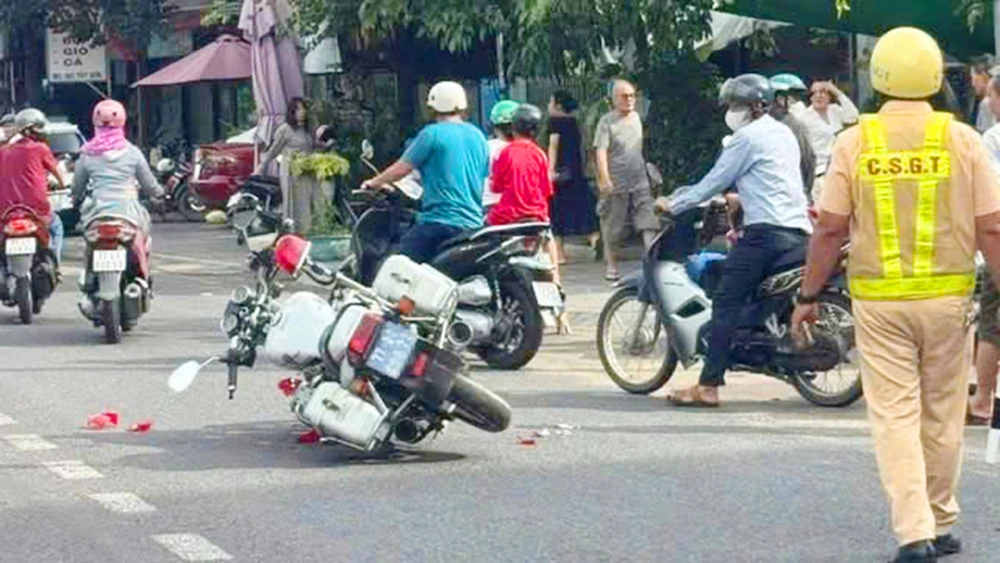 Sau khi gây tai nạn giao thông, Ngô Văn Đức (ngụ phường Quy Nhơn Nam, tỉnh Gia Lai) đưa xe đi trốn và tấn công CSGT.