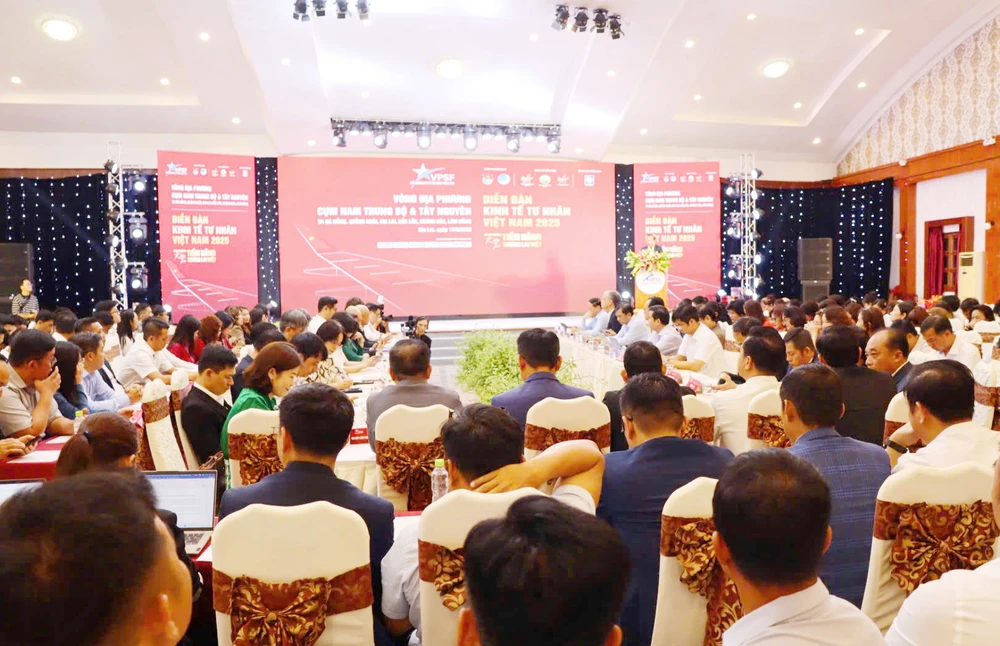 PGS.TS Trần Đình Thiên, nhấn mạnh Nghị quyết 68 NQ/TW của Bộ Chính trị chính “là bước ngoặt lịch sử, đánh dấu sự công nhận toàn diện kinh tế tư nhân”.