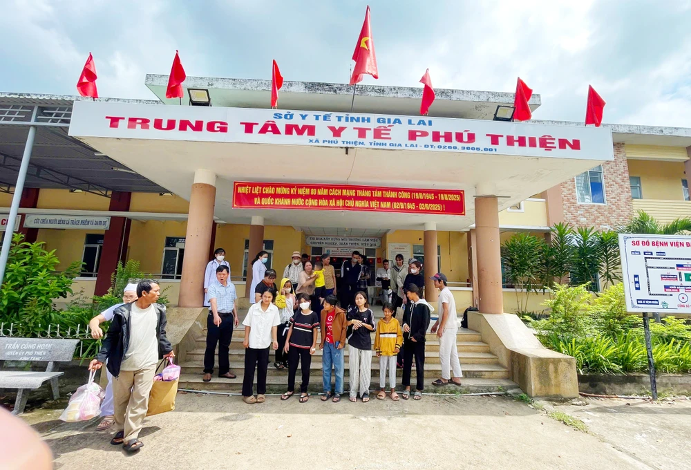 Sức khỏe 131 bệnh nhân vụ ngộ độc thực phẩm sau tiệc tân gia ở Gia Lai đã ổn định và đã có 45 người xuất viện.