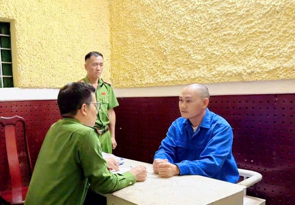 Trần Văn Hải (ngụ tỉnh Lâm Đồng) thuê 6 ô tô, rồi làm giả giấy tờ mang đi cầm cố lấy hơn 3,5 tỉ đồng để tiêu xài cá nhân.