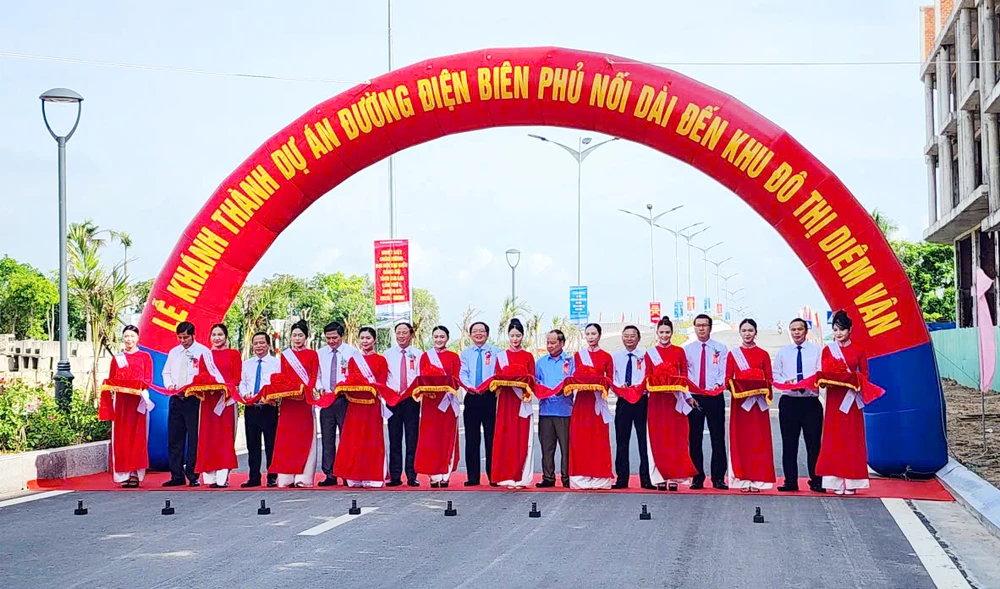 UBND tỉnh Gia Lai khánh thành hai tuyến giao thông trọng điểm, vốn đầu tư hơn 855 tỉ đồng nhằm chào mừng đại hội Đảng