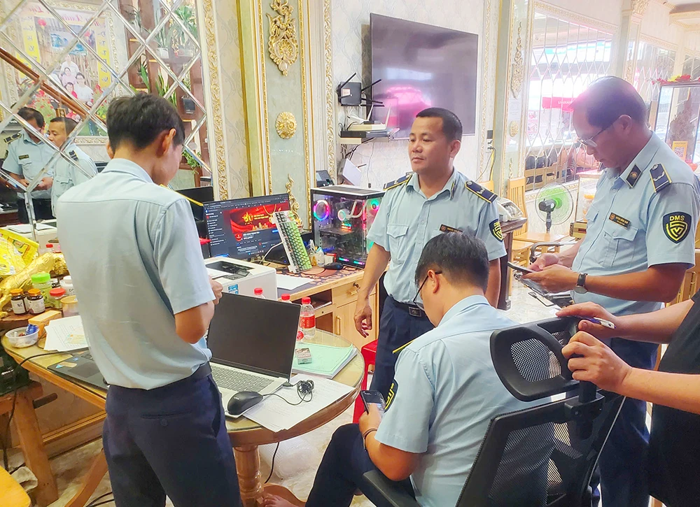 Một công ty kinh doanh vàng tại tỉnh Gia Lai vừa bị phát hiện và xử phạt hành chính do giả mạo nhãn hiệu thời trang cao cấp.