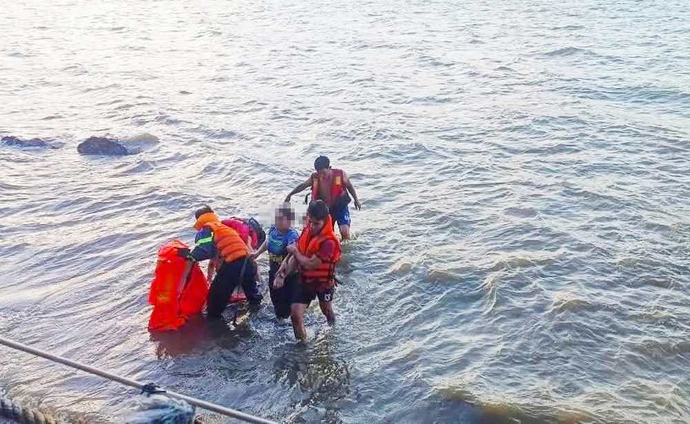 Người phụ nữ ở Gia Lai nhảy cầu Thị Nại tự tử may mắn được kịp thời cứu sống.