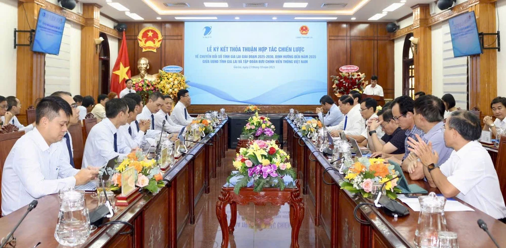 UBND-tinh-Gia-Lai-ky-ket-thoa-thuan-voi-VNPT-2.jpg