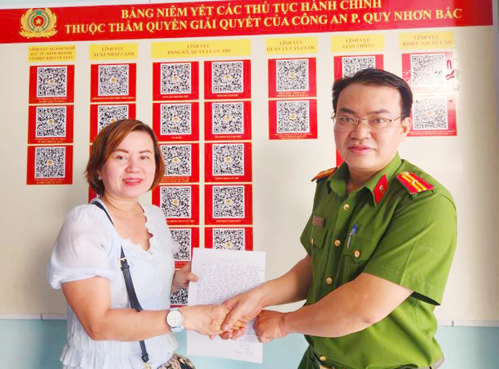 Chuyển khoản nhầm 750 triệu đồng vào tài khoản lạ, người phụ nữ ở Gia Lai nhanh chóng được lực lượng công an hỗ trợ lấy lại tiền