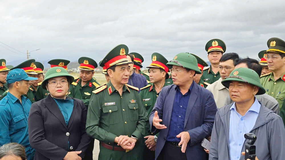 Tỉnh Gia Lai quyết định hỗ trợ khẩn cấp về tiền mặt, lương thực cho nhân dân bị thiệt hại do trận mưa lũ lịch sử.