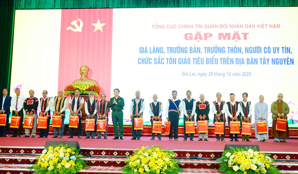 Gap-mat-gia-lang-Gia-Lai-5.jpg