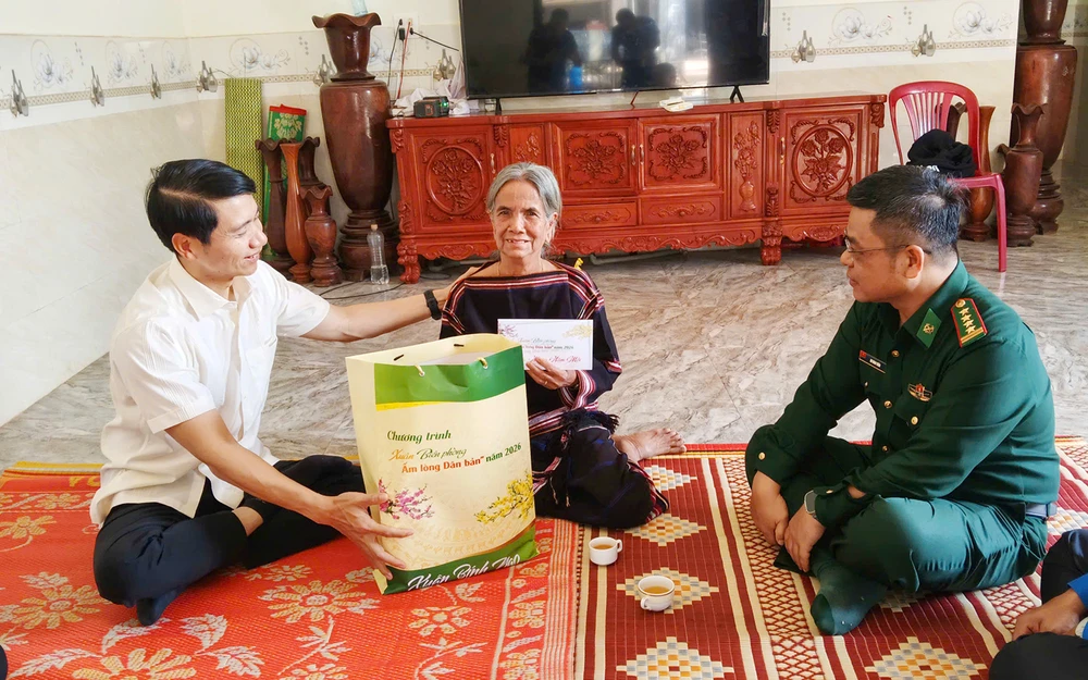 Chuong-trinh-Xuan-bien-phong-am-long-dan-ban-Gia-Lai-4.jpg