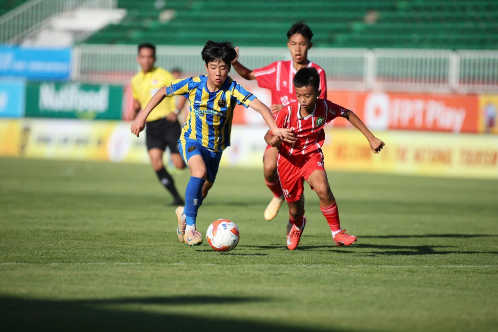 Khai-mac-bong-da-U14-quoc-te-Gia-Lai-3.jpg