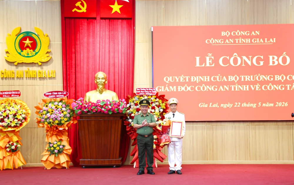 Cong-an-tinh-Gia-Lai-cong-bo-quyet-dinh-dieu-chuyen-can-bo-4.jpg