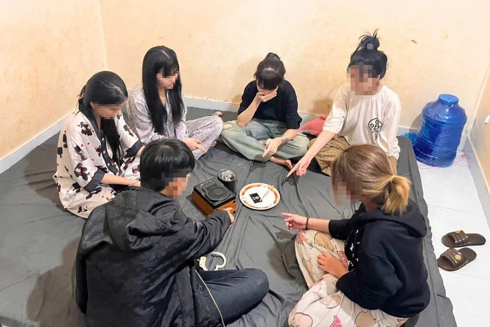 Bat-qua-tang-nhom-thanh-thieu-nien-su-dung-ma-tuy.jpg